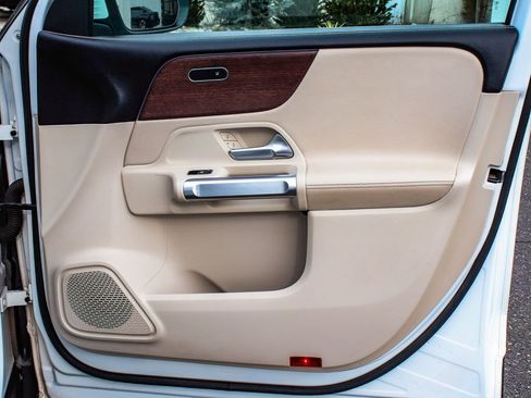 Used 2022 Mercedes-Benz GLB 250 GLB 250 image 14