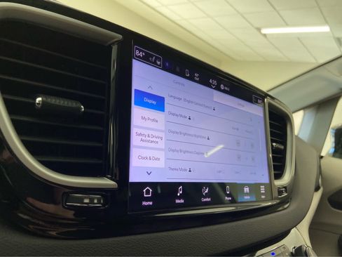 Used 2024 Chrysler Pacifica Touring-L FWD image 31
