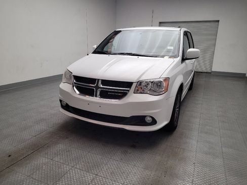 Used 2017 Dodge Grand Caravan SXT FWD image 15