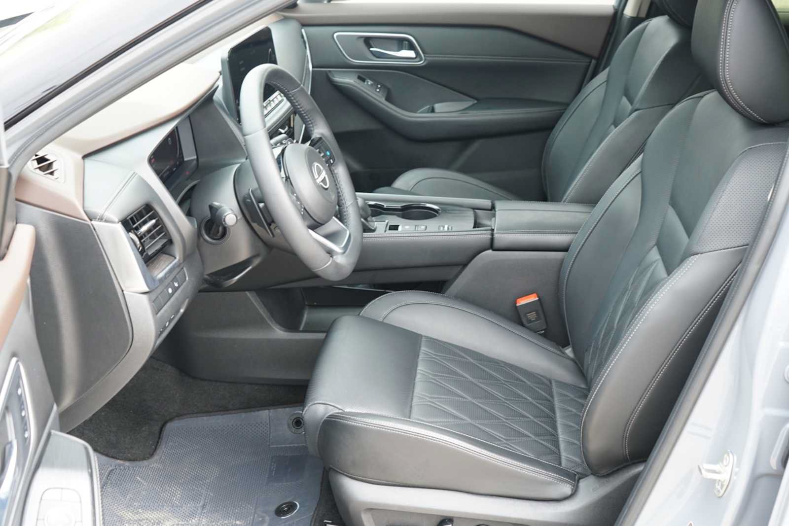 Used 2023 Nissan Rogue Platinum w/ Platinum Premium Package FWD image 8