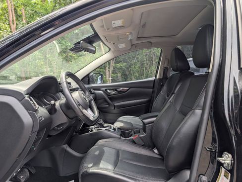 Used 2018 Nissan Rogue Sport SL w/ SL Premium Package FWD image 13