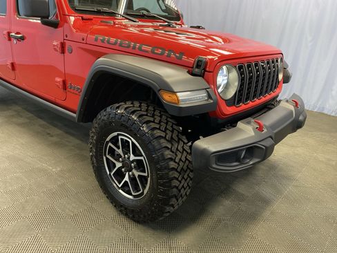 Used 2024 Jeep Gladiator Rubicon w/ Technology Group image 39