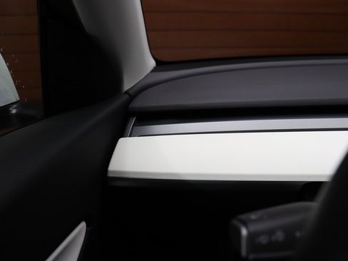 Used 2022 Tesla Model Y Long Range image 53