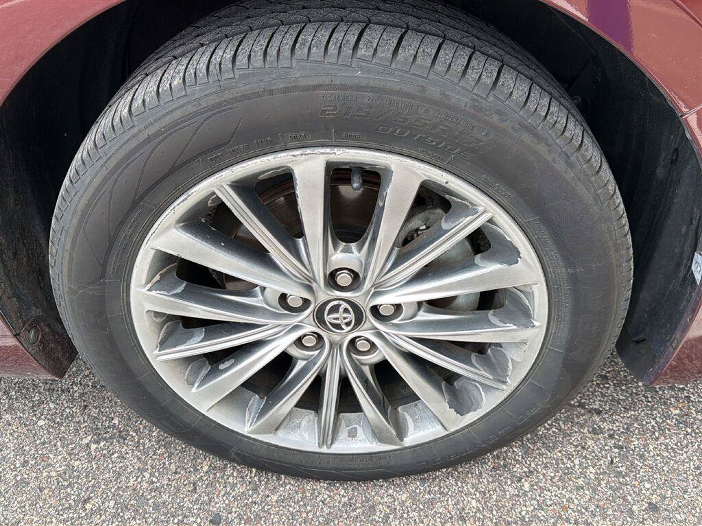 Used 2016 Toyota Avalon Limited w/ Toyota Safety Sense Package FWD image 2