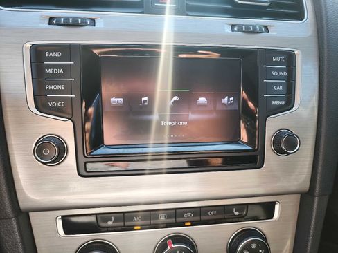 Used 2015 Volkswagen Golf 4-Door FWD image 25