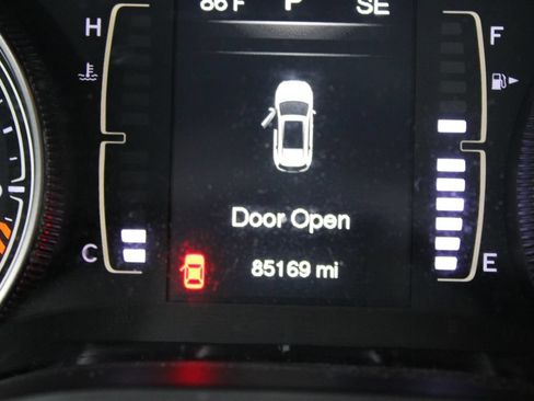 Used 2014 Jeep Cherokee Latitude FWD image 16