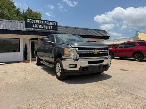Used 2011 Chevrolet Silverado 3500 LTZ w/ LTZ Plus Package AWD/4WD image 3