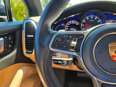 Used 2022 Porsche Cayenne Platinum Edition w/ Premium Package Plus image 16