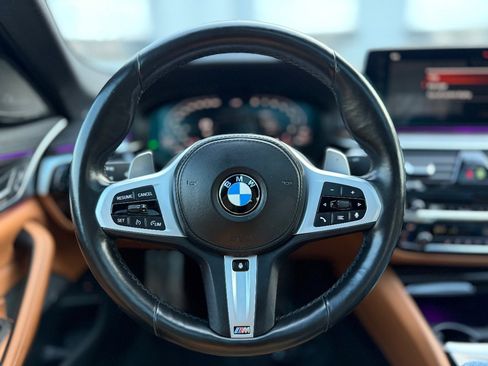 Used 2022 BMW M550i xDrive w/ Executive Package image 21