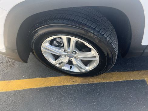 Used 2024 GMC Terrain SLE image 7