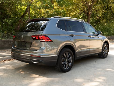 Used 2022 Volkswagen Tiguan SE image 9