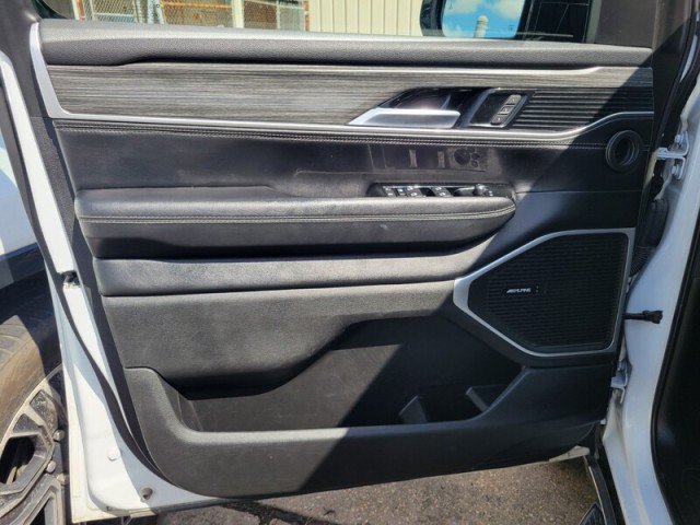 Used 2024 Jeep Wagoneer L Series II RWD image 8