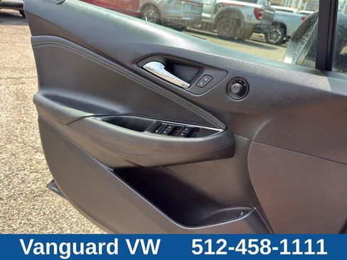 Used 2018 Chevrolet Cruze Premier FWD image 21