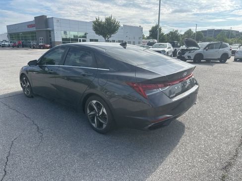 Used 2021 Hyundai Elantra Limited FWD image 7