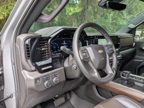 Used 2025 Chevrolet Silverado 1500 High Country w/ Technology Package AWD/4WD image 34