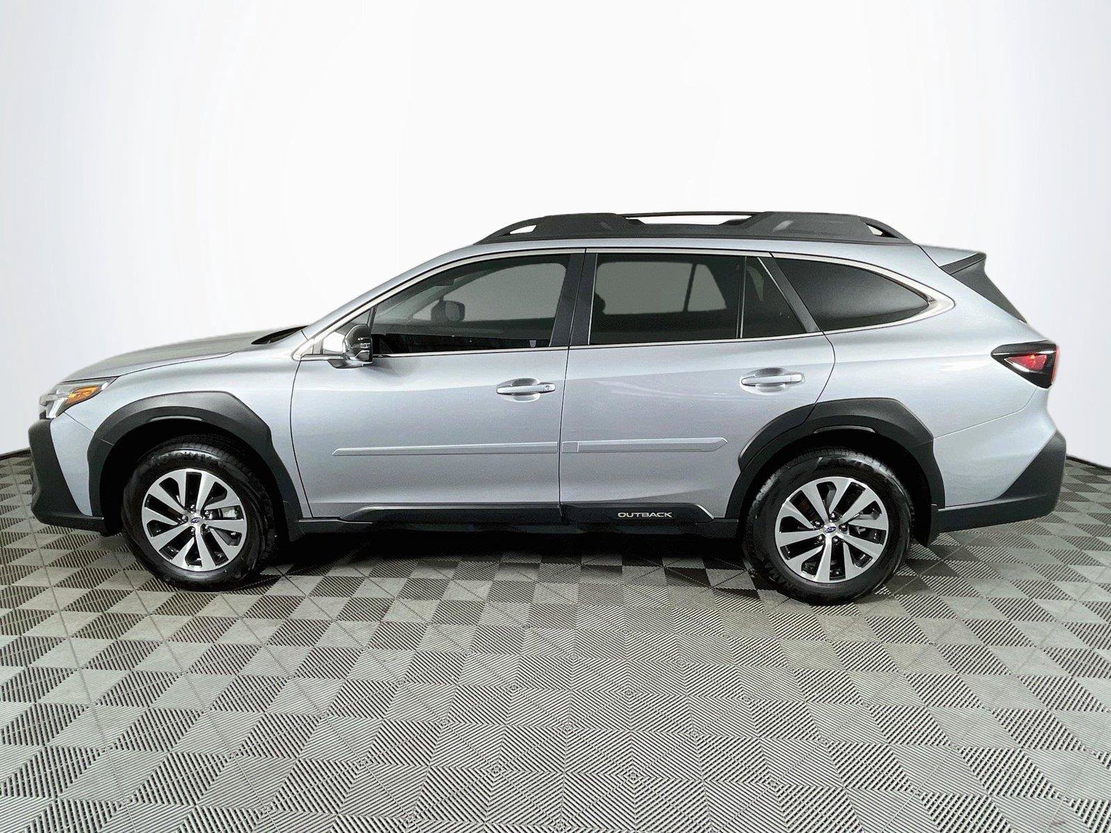 Used 2025 Subaru Outback Premium w/ Popular Package #1A AWD/4WD image 4