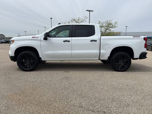 Used 2025 Chevrolet Silverado 1500 LT Trail Boss w/ Convenience Package II AWD/4WD image 2