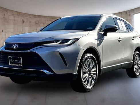 Used 2021 Toyota Venza XLE w/ Softex Package image 3