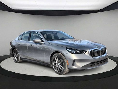 Used 2026 BMW 530i xDrive AWD/4WD image 2