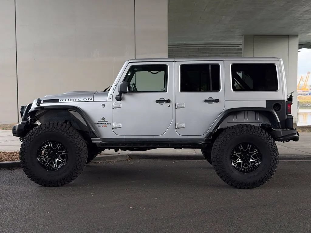 Used 2011 Jeep Wrangler Unlimited Rubicon w/ Dual Top Group AWD/4WD image 5