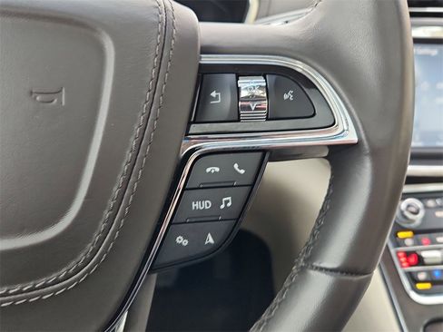 Used 2020 Lincoln Continental Reserve w/ Luxury Package image 19