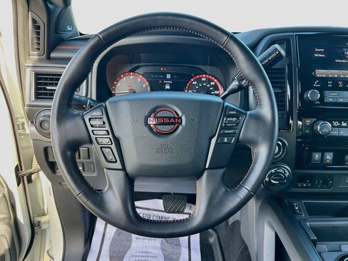 Used 2023 Nissan Titan PRO-4X w/ Pro-4x Convenience Package AWD/4WD image 11