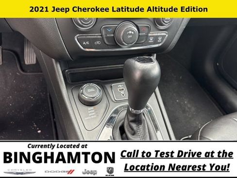 Used 2021 Jeep Cherokee Latitude Plus AWD/4WD image 13