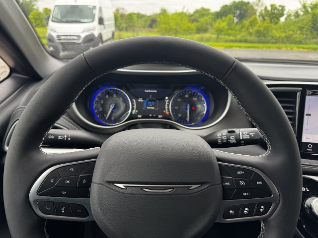 New 2027 Chrysler Pacifica Select FWD image 23