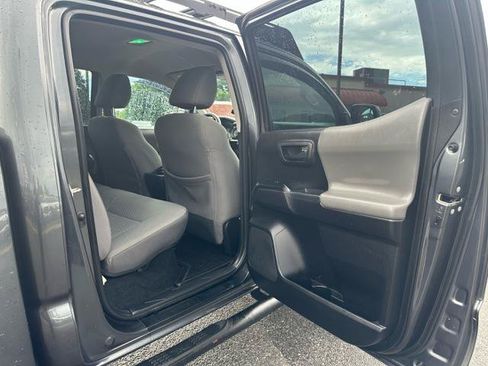 Used 2020 Toyota Tacoma SR AWD/4WD image 17