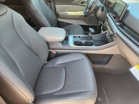 New 2026 Kia Carnival EX FWD image 13