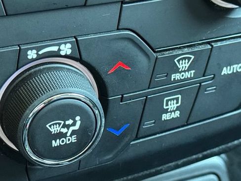 Used 2023 Jeep Renegade Latitude AWD/4WD image 30