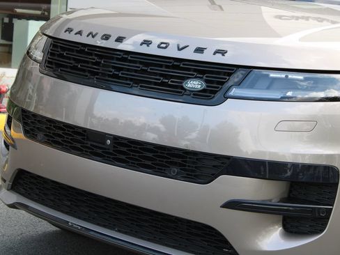 Used 2023 Land Rover Range Rover Sport SE Dynamic AWD/4WD image 2