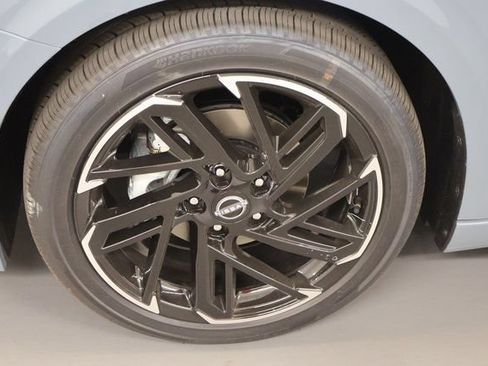 New 2026 Nissan Sentra SR w/ SR Premium Package FWD image 7