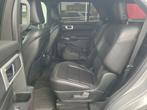 Used 2020 Ford Explorer XLT w/ Equipment Group 202A RWD image 16