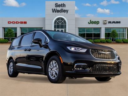 New 2026 Chrysler Pacifica Select