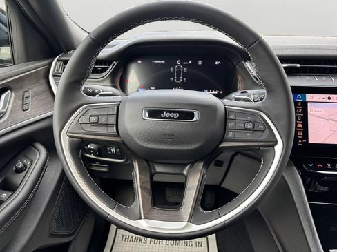 New 2026 Jeep Grand Cherokee L Limited w/ Luxury Tech Group II AWD/4WD image 19
