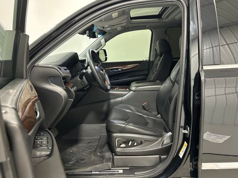 Used 2019 Cadillac Escalade ESV Premium Luxury AWD/4WD image 4