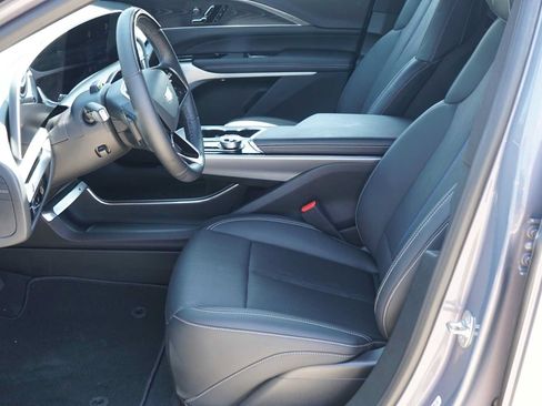 Used 2024 Cadillac Lyriq Sport AWD/4WD image 9