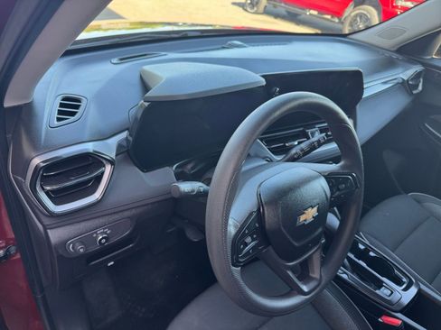 Used 2025 Chevrolet TrailBlazer LT image 34