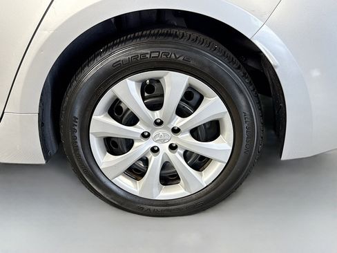 Used 2020 Toyota Corolla LE image 36
