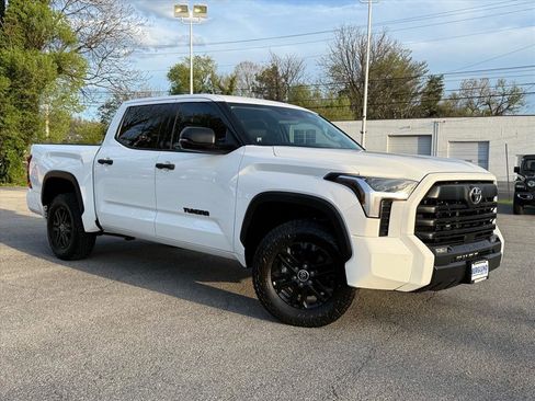 Used 2023 Toyota Tundra SR5 w/ SR5 Convenience Package AWD/4WD image 1