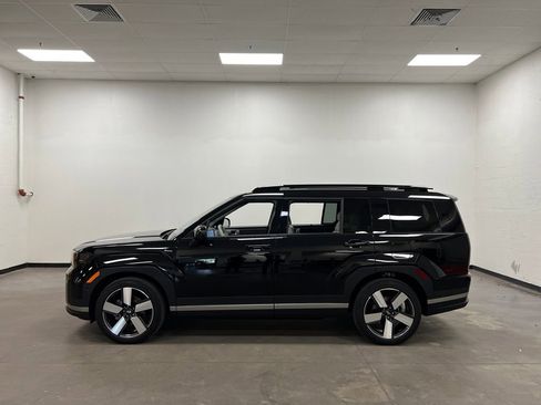 Used 2025 Hyundai Santa Fe Limited image 2