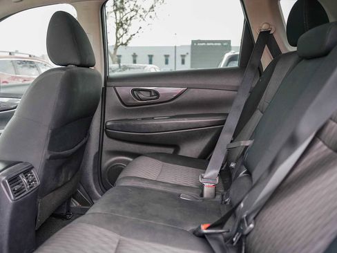 Used 2019 Nissan Rogue S image 17