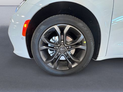 New 2026 Chrysler Pacifica Select image 14