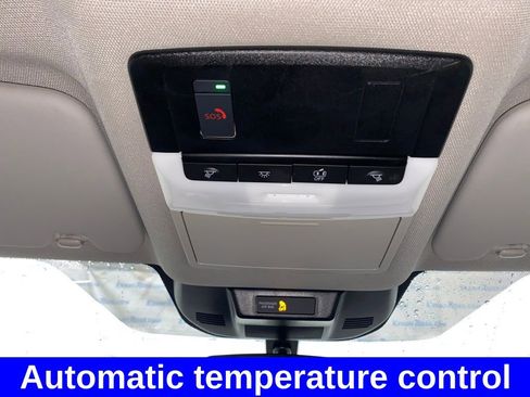 Used 2023 Nissan Rogue SV image 5