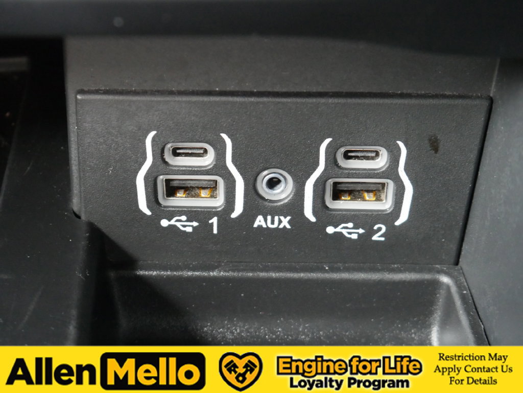 Used 2025 Chrysler Pacifica Limited FWD image 28