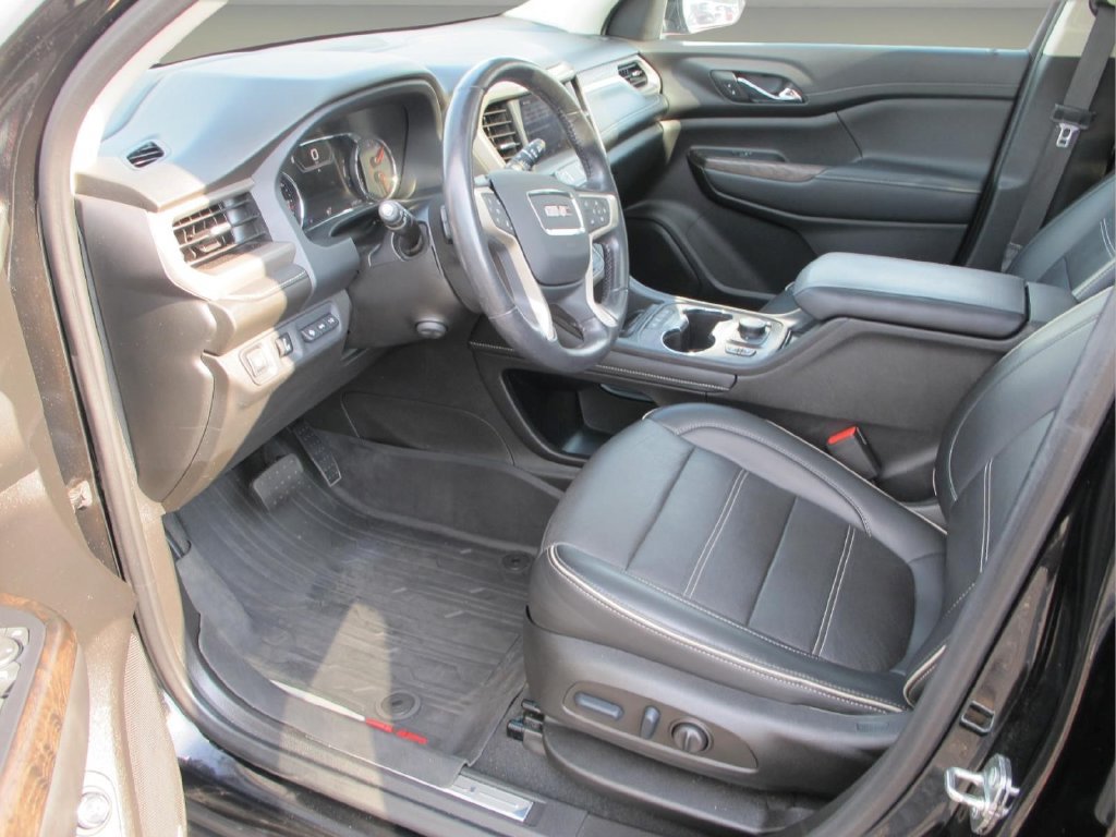 Used 2022 GMC Acadia Denali w/ Black Diamond Edition AWD/4WD image 9