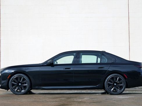 Used 2023 BMW 760i xDrive AWD/4WD image 9