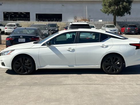 Used 2020 Nissan Altima 2.5 SR w/ Premium Package FWD image 6