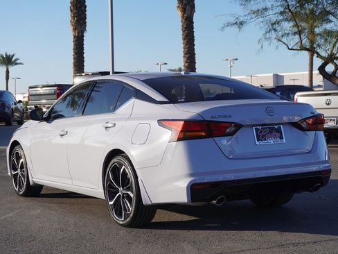 Used 2025 Nissan Altima 2.5 SR image 3